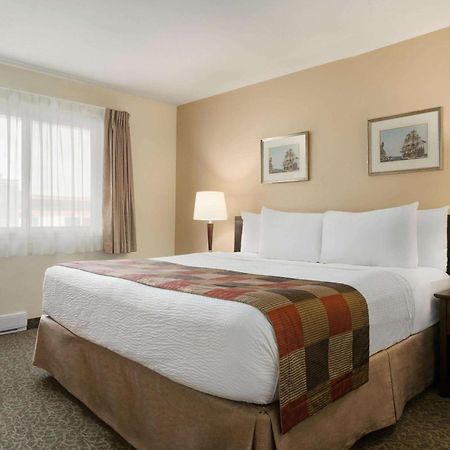Days Inn By Wyndham Montreal East Bagian luar foto