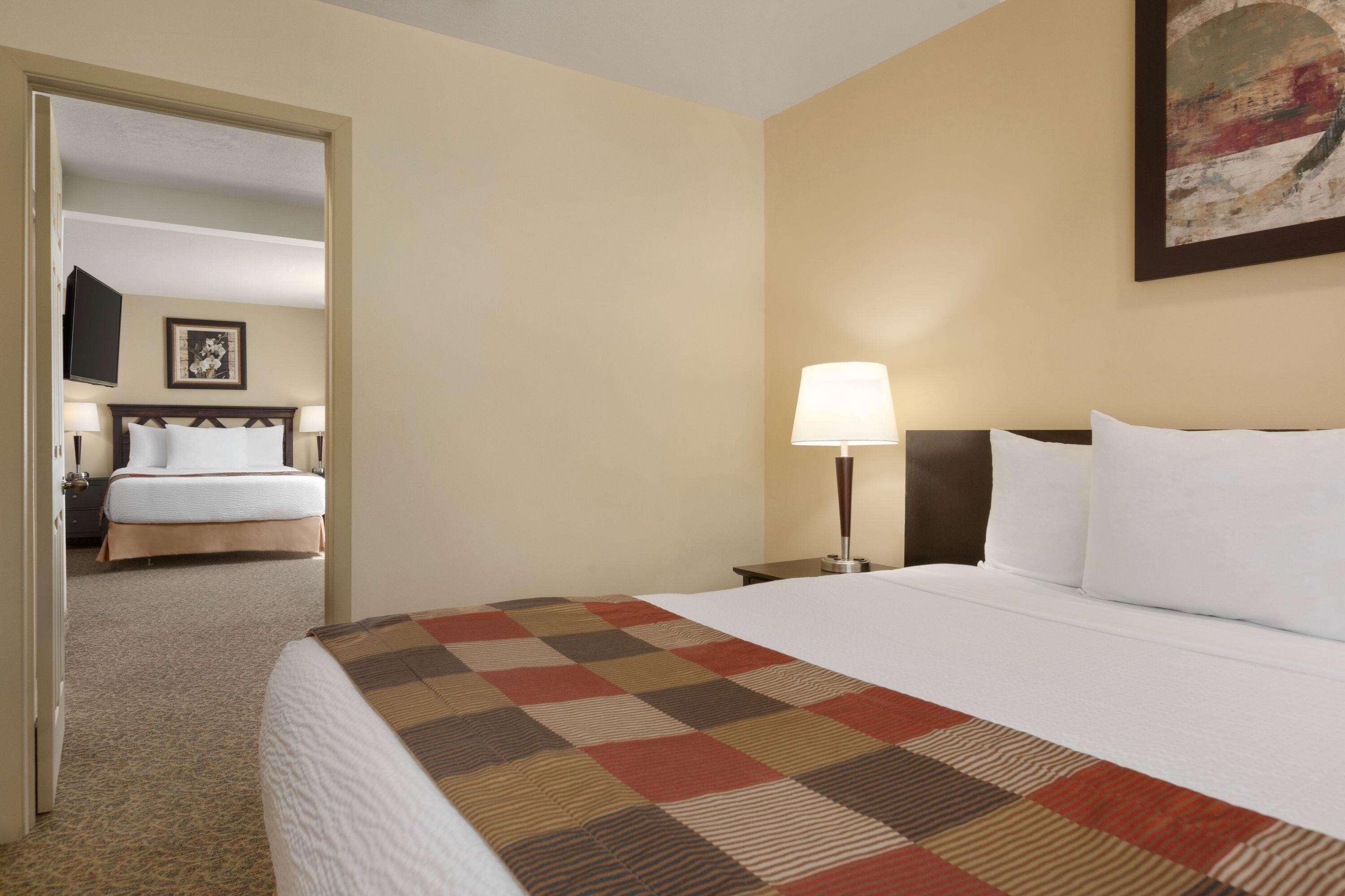 Days Inn By Wyndham Montreal East Bagian luar foto