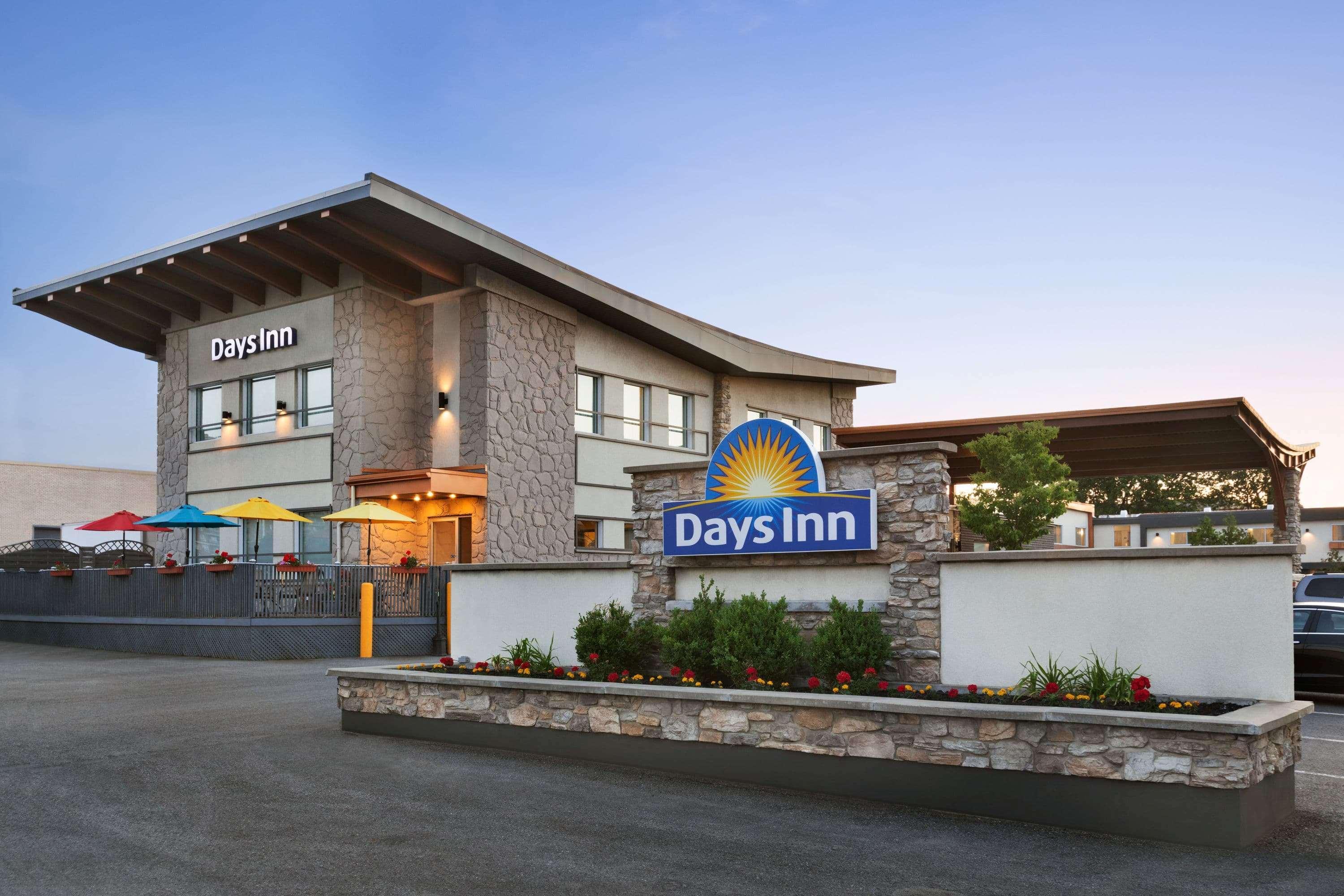 Days Inn By Wyndham Montreal East Bagian luar foto