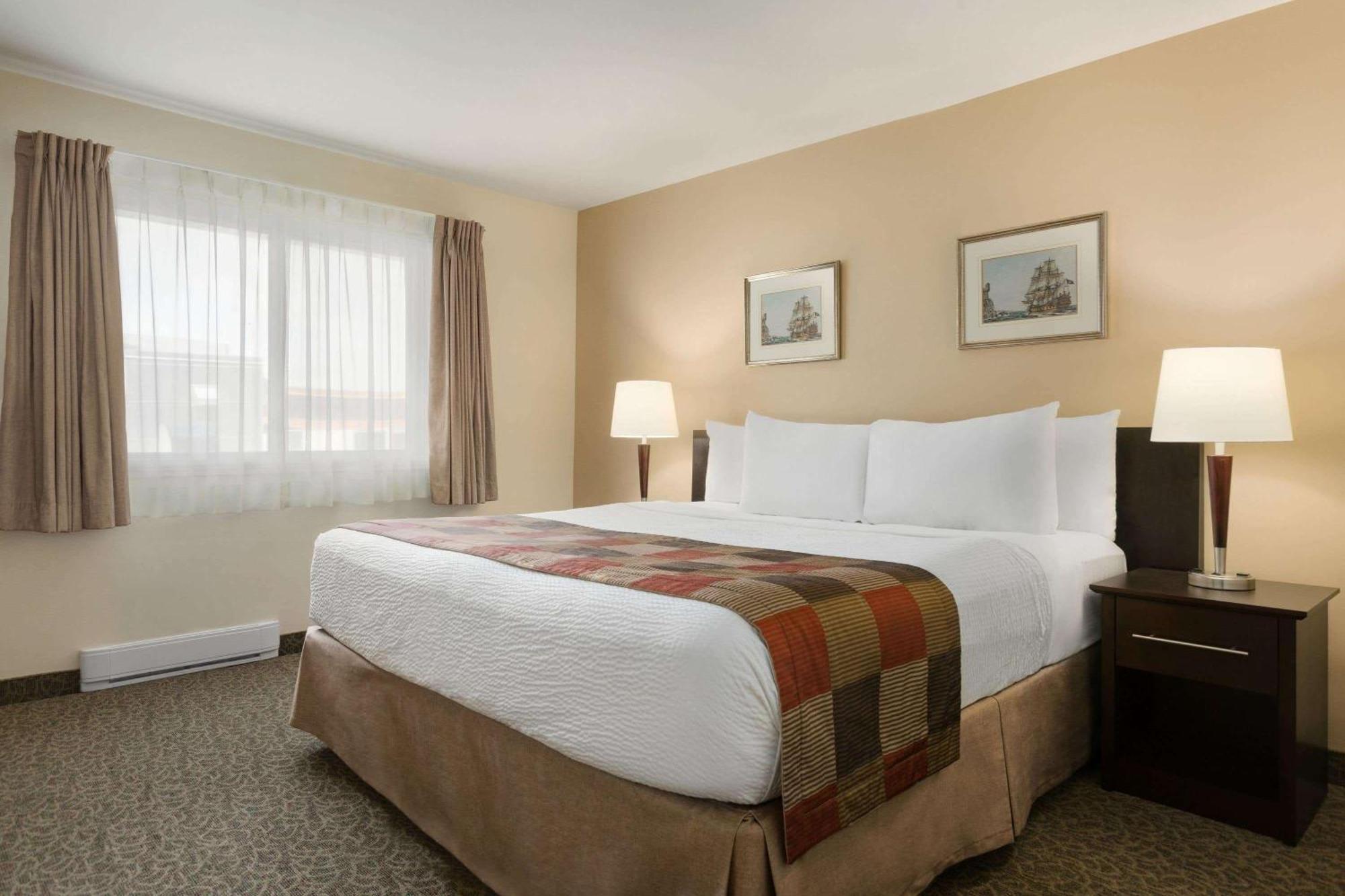 Days Inn By Wyndham Montreal East Bagian luar foto